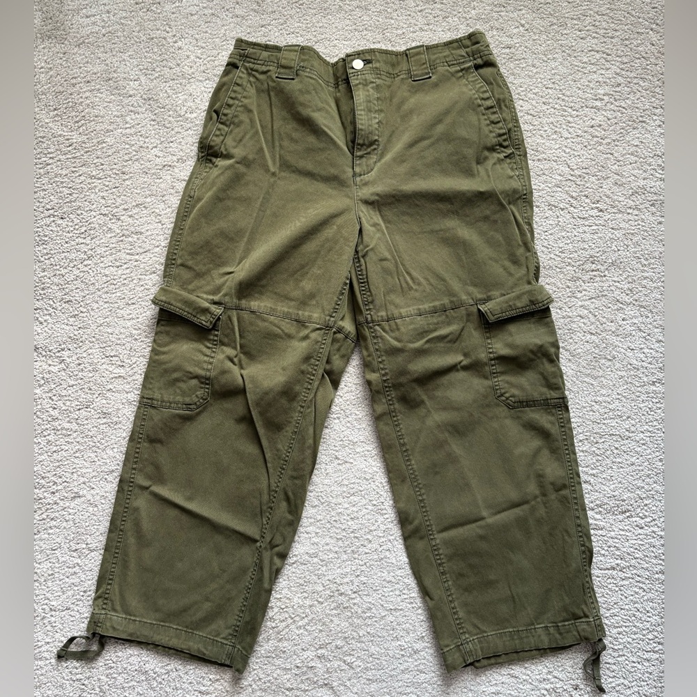 Old Navy Women’s Olive Cargo Pants